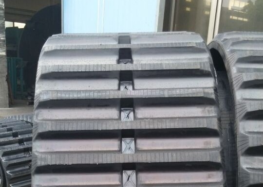 Negro Ancho 700 mm Dumper Goma Oruga 125 mm Paso 78 Enlace